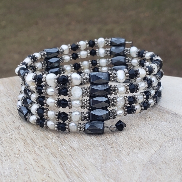 Jewelry - Multi-layered Beaded and Pearl Magnetic Wapped bracelet and necklace